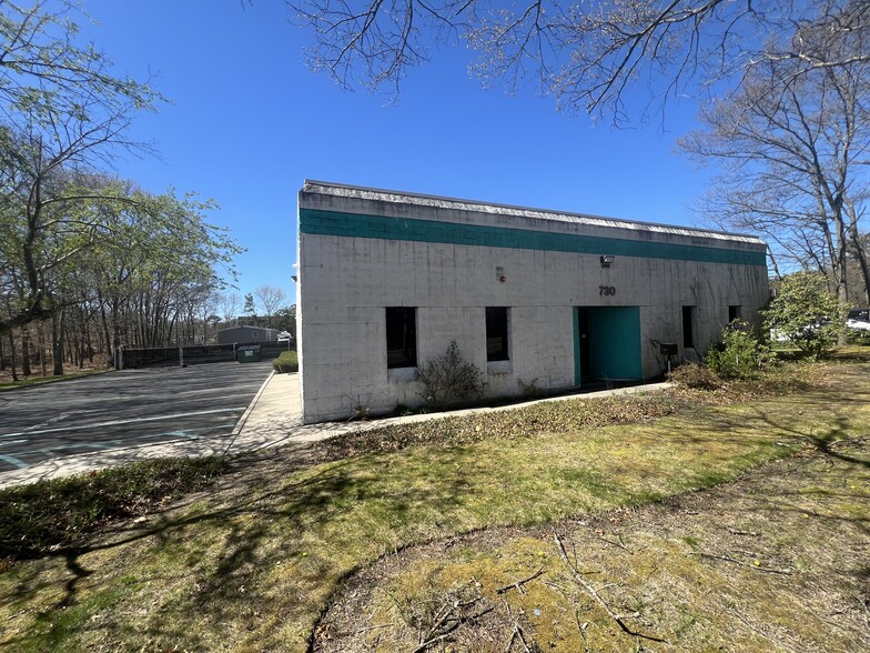 730 Blue Point Rd, Holtsville, NY for sale - Building Photo - Image 1 of 14