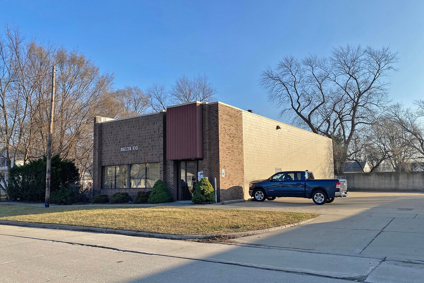 395 W Lincoln Ave, Madison Heights, MI 48071