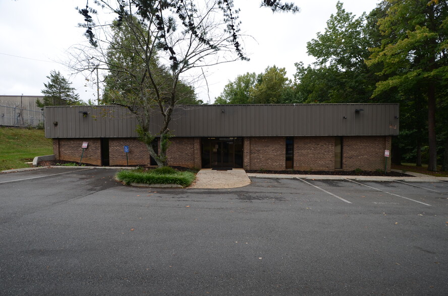 4000 Brownsboro Rd, Winston-Salem, NC for sale - Building Photo - Image 3 of 13