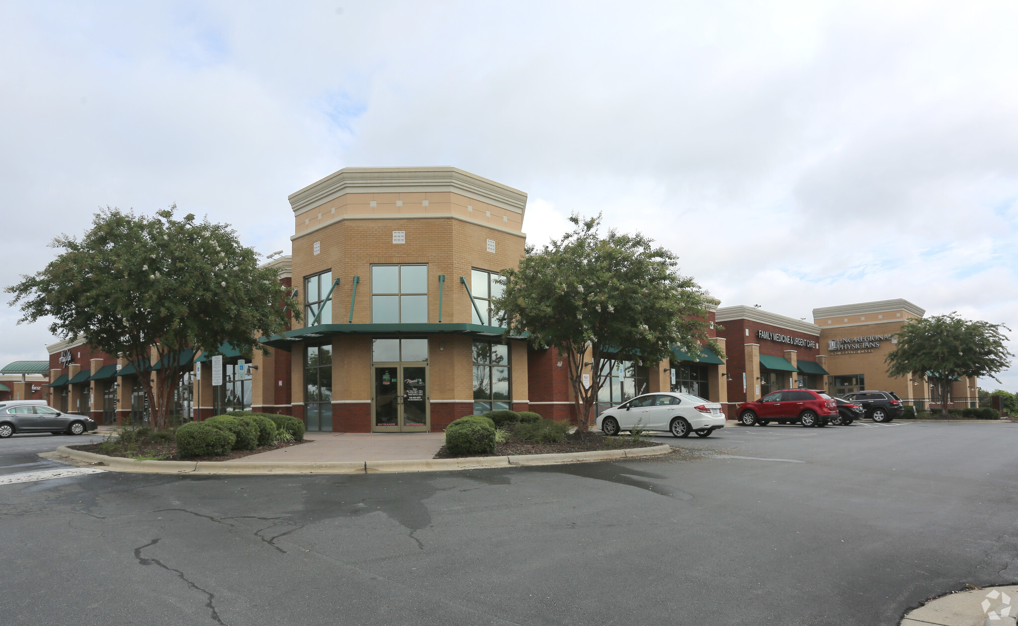 5824 Samet Dr, High Point, NC for lease Primary Photo- Image 1 of 5