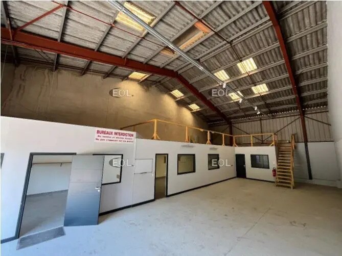 Location Local d'activités 215 m² à 587 m² - Photo 1