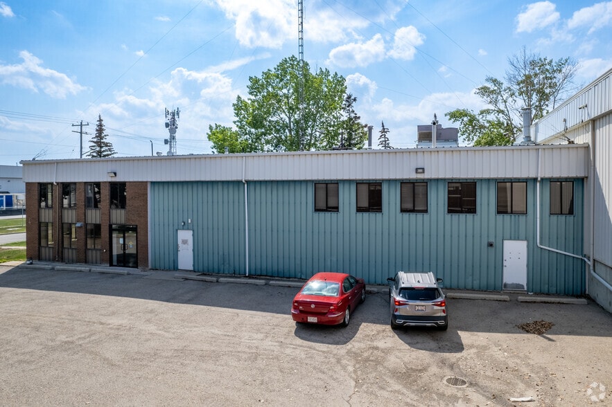4710 78th Ave SE, Calgary, AB for sale - Building Photo - Image 3 of 5