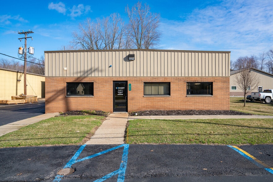 1878 Fruit St, Clay Township, MI for lease - Primary Photo - Image 1 of 11