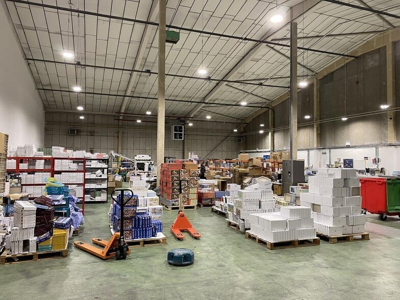 Drummond Rd, Stafford for sale - Interior Photo - Image 2 of 5