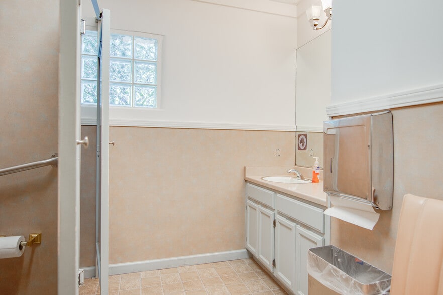 615 5th St W, Sonoma, CA for lease - Building Photo - Image 2 of 7