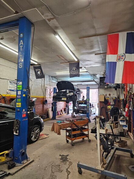 64 State St, Paterson, NJ for sale - Interior Photo - Image 2 of 19