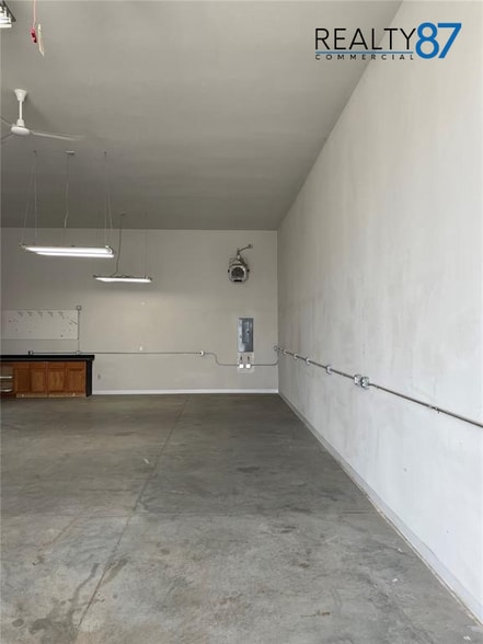 1154 Capital Dr SW, Cedar Rapids, IA for lease - Interior Photo - Image 2 of 9