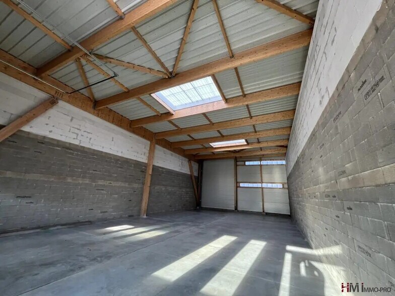 Office in Le Havre for lease - Interior Photo - Image 2 of 3