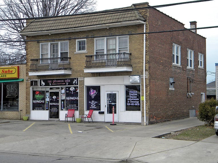 560-562 E 200th St, Cleveland, OH for sale - Building Photo - Image 3 of 8