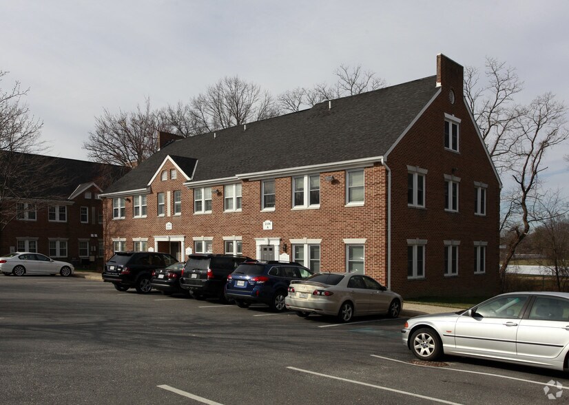 2106 Gallows Rd, Vienna, VA for sale - Primary Photo - Image 1 of 31