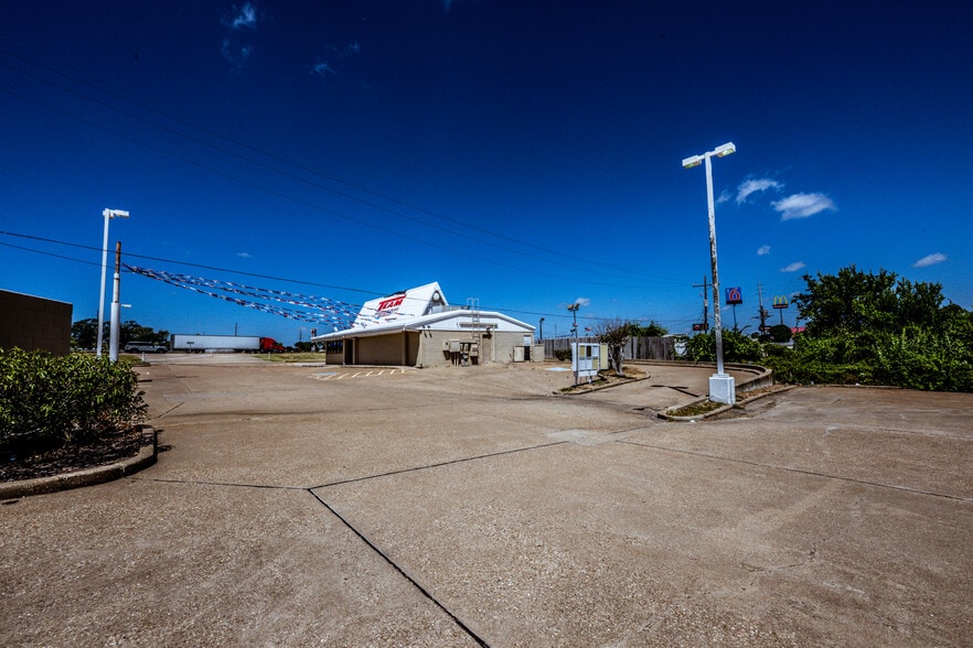 130 Interstate 45 N, Huntsville, TX for sale - Building Photo - Image 3 of 14