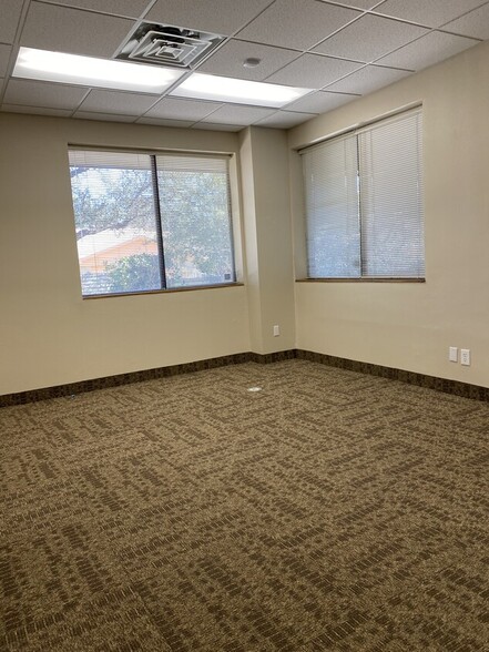 1930 E Rosemeade Pky, Carrollton, TX for lease - Interior Photo - Image 3 of 15