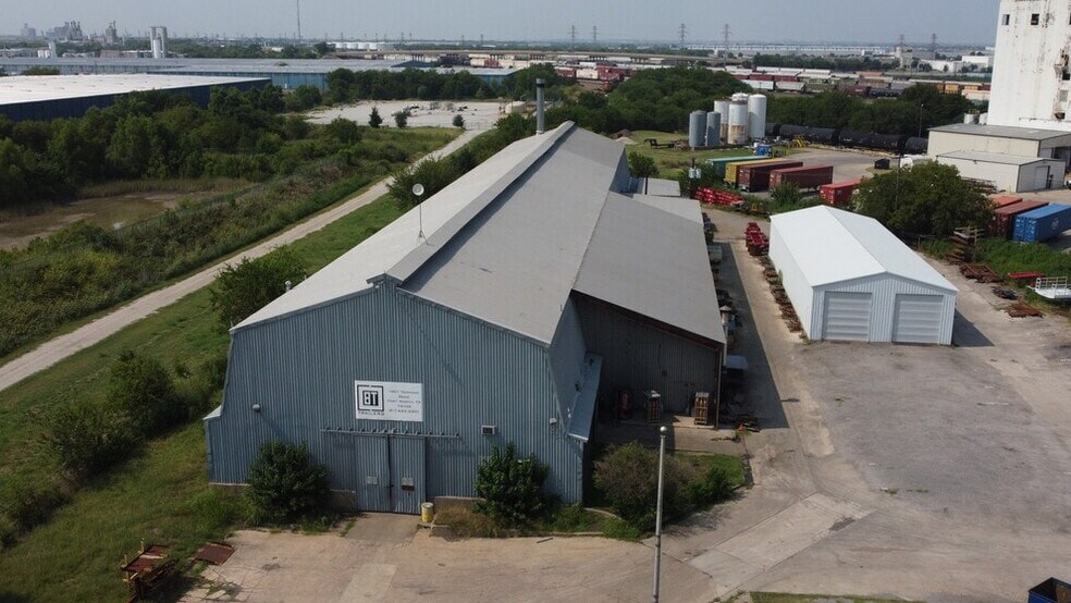1901 Terminal Rd, Fort Worth, TX for sale - Building Photo - Image 1 of 1