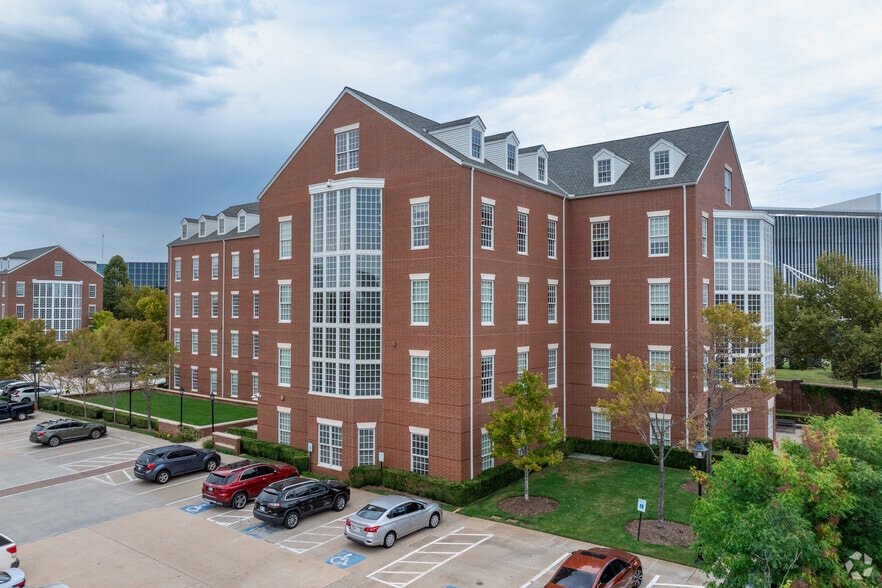 6001 N Classen Blvd, Oklahoma City, OK for lease - Building Photo - Image 2 of 6