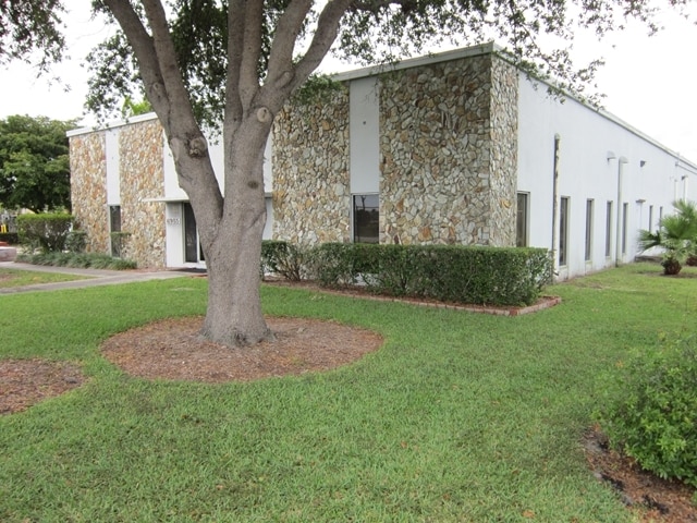 6985 Garden Rd, Riviera Beach, FL for lease Primary Photo- Image 1 of 8