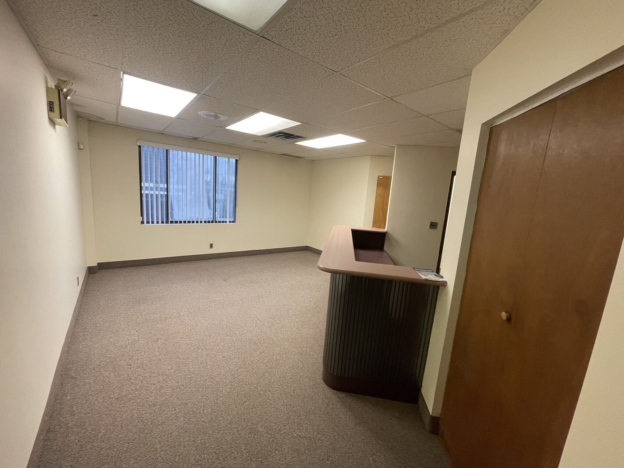 71 Todt Hill Rd, Staten Island, NY for lease Interior Photo- Image 1 of 13