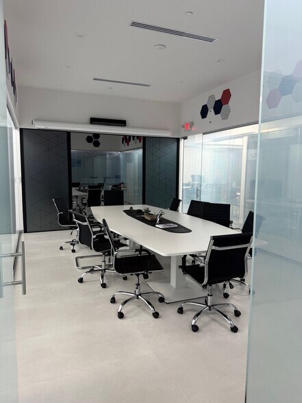 20841 Johnson St, Pembroke Pines, FL for lease - Building Photo - Image 2 of 15