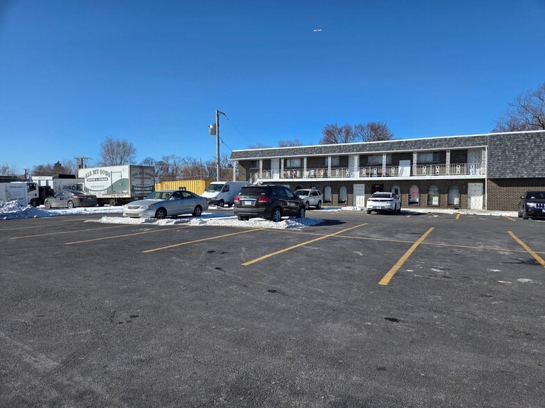 10405 Diversey Ave, Melrose Park, IL for lease - Building Photo - Image 2 of 18