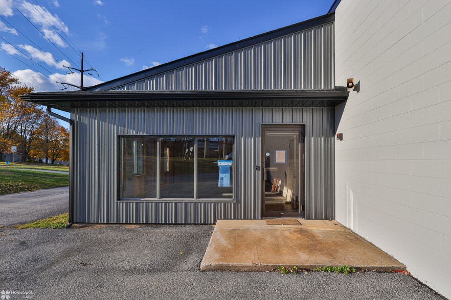 25 Werley Rd, Allentown, PA for sale - Building Photo - Image 2 of 35