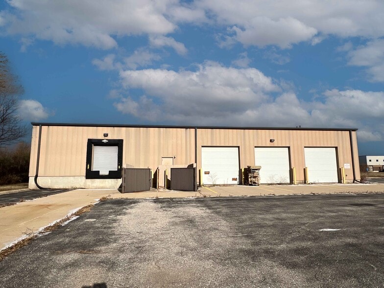 422 Performance Dr, Cedar Falls, IA for sale - Building Photo - Image 3 of 18