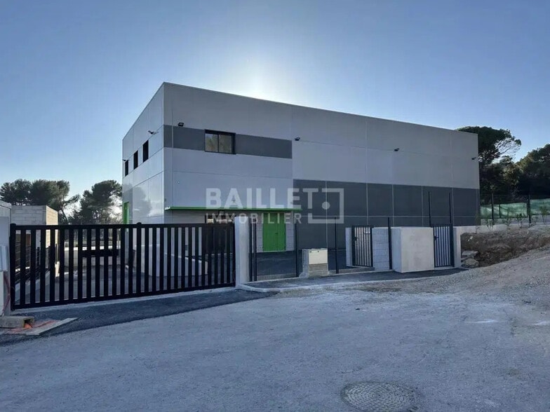 Industrial in Le Muy for lease - Building Photo - Image 1 of 24
