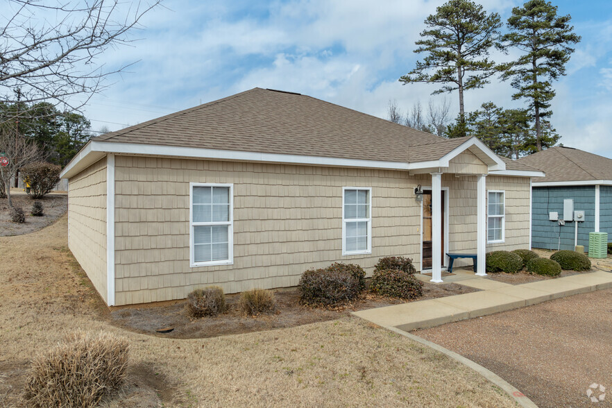 360-372 Acadia Loop, Oxford, MS for sale - Building Photo - Image 2 of 23