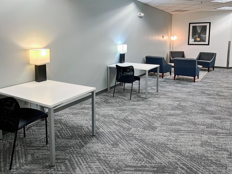 8800 Cal Center, Sacramento, CA for lease - Interior Photo - Image 2 of 9