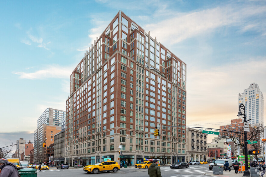 206-208 E 86th St, New York, NY for lease - Building Photo - Image 1 of 10