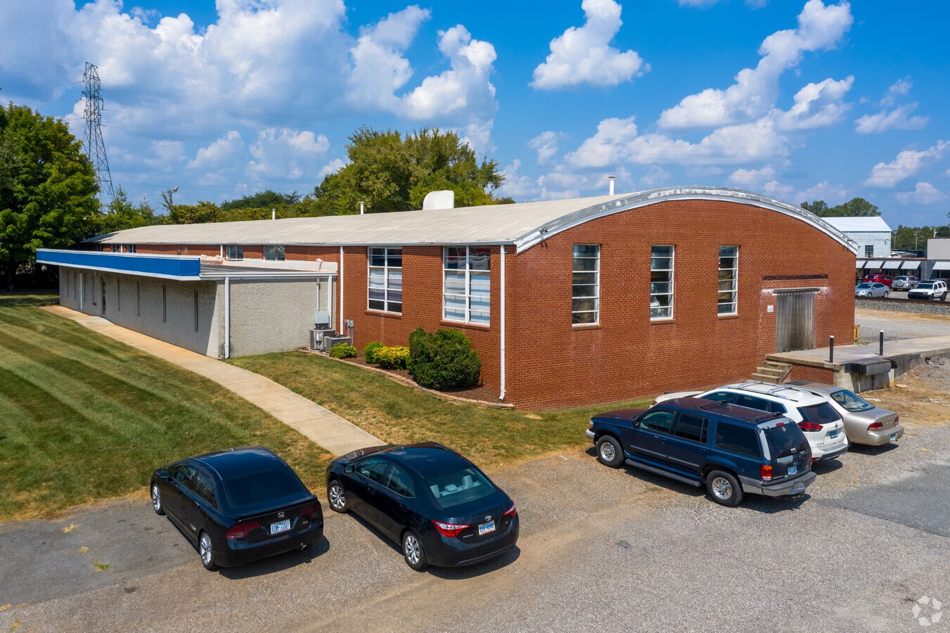 1551 Salisbury Rd, Statesville, NC 28677