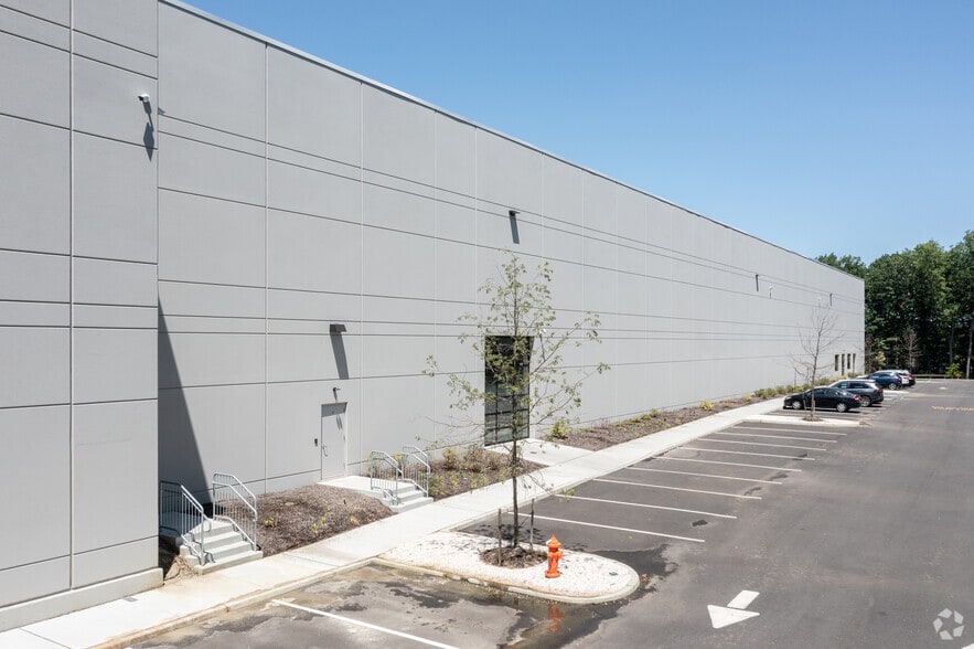 5030 Shafto Rd, Tinton Falls, NJ for lease - Building Photo - Image 2 of 5