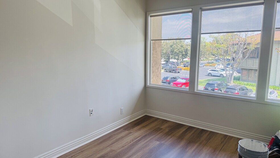 14471 Chambers Rd, Tustin, CA for lease - Building Photo - Image 3 of 15