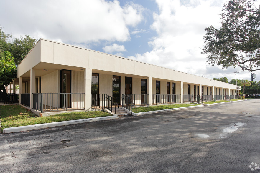 2700-2750 N 29th Ave, Hollywood, FL for lease - Building Photo - Image 3 of 6