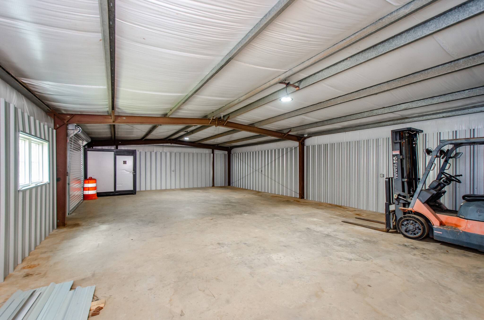 100 Candler St, Villa Rica, GA for sale Interior Photo- Image 1 of 4