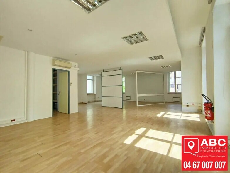 Office in  for lease - Building Photo - Image 3 of 5