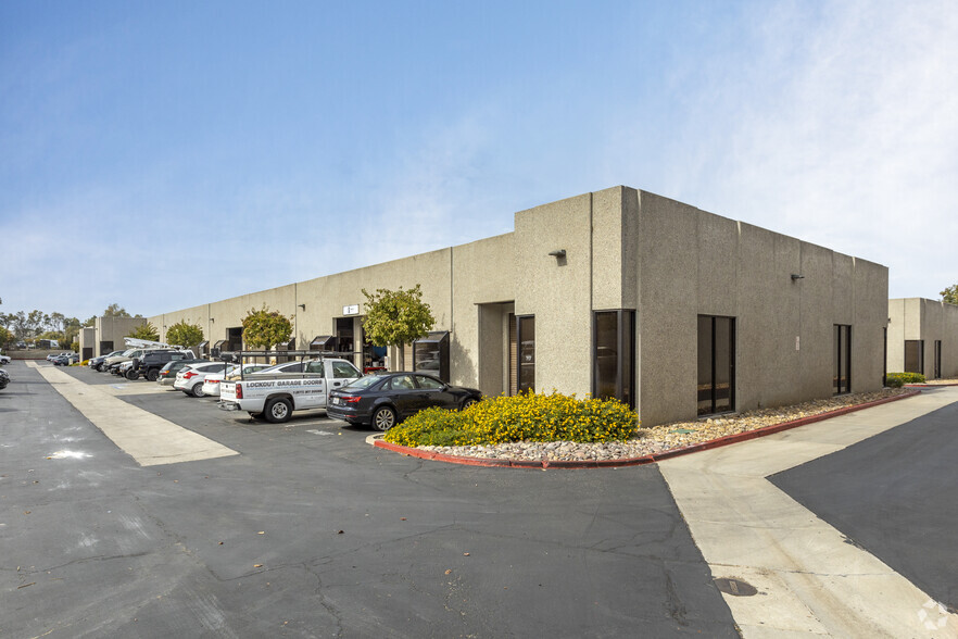 7940 Silverton Ave, San Diego, CA for lease - Building Photo - Image 2 of 8