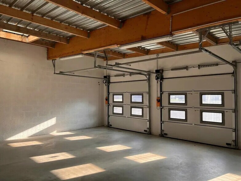 Office in Auray for lease - Interior Photo - Image 3 of 5