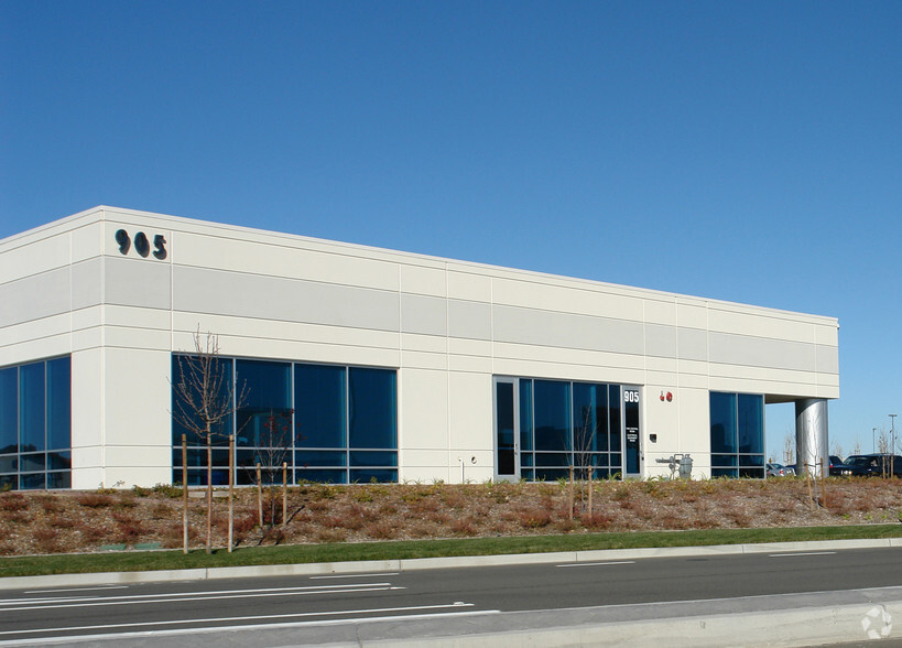 905 Highland Pointe Dr, Roseville, CA for lease - Building Photo - Image 3 of 7