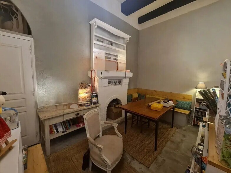 Retail in Nice for lease - Interior Photo - Image 1 of 2