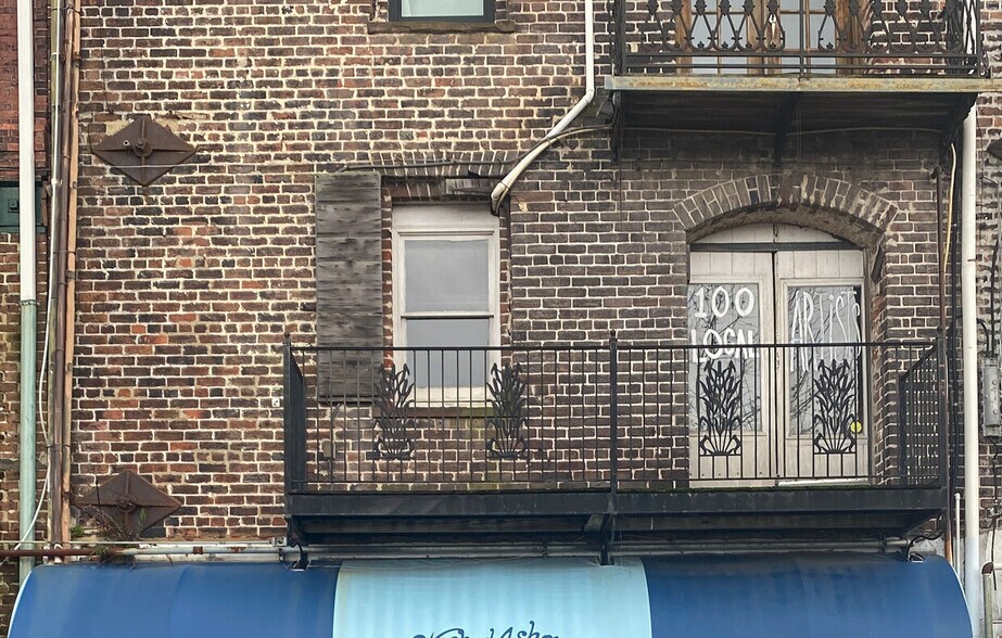 38-42 E Bay St, Savannah, GA for sale - Primary Photo - Image 1 of 1