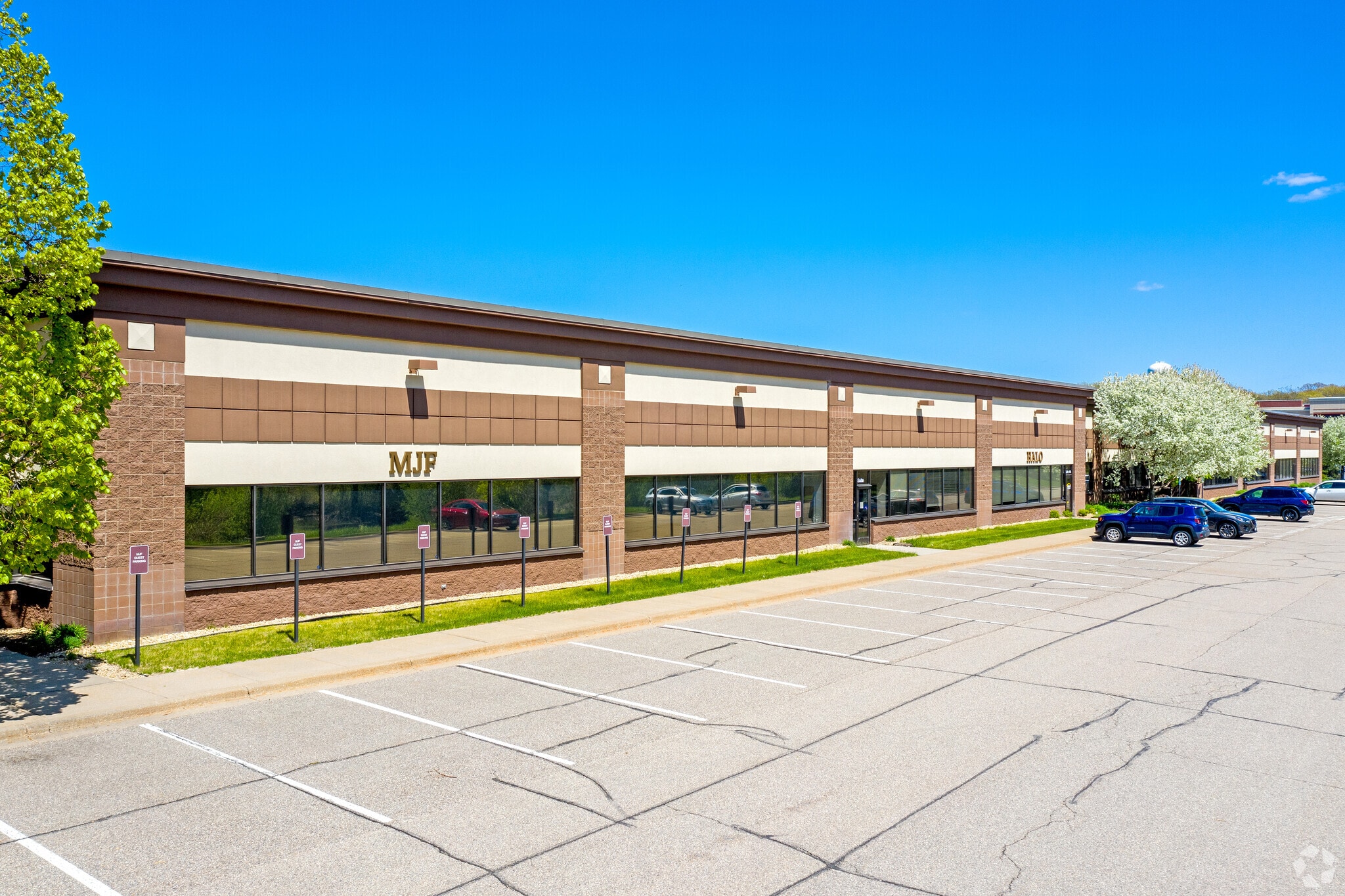 111 N Cheshire Ln, Minnetonka, MN for lease Building Photo- Image 1 of 3