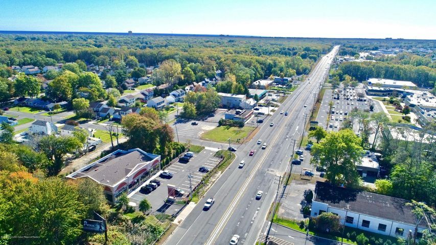1709 NJ-35 Hwy, Oakhurst, NJ for lease - Building Photo - Image 3 of 4