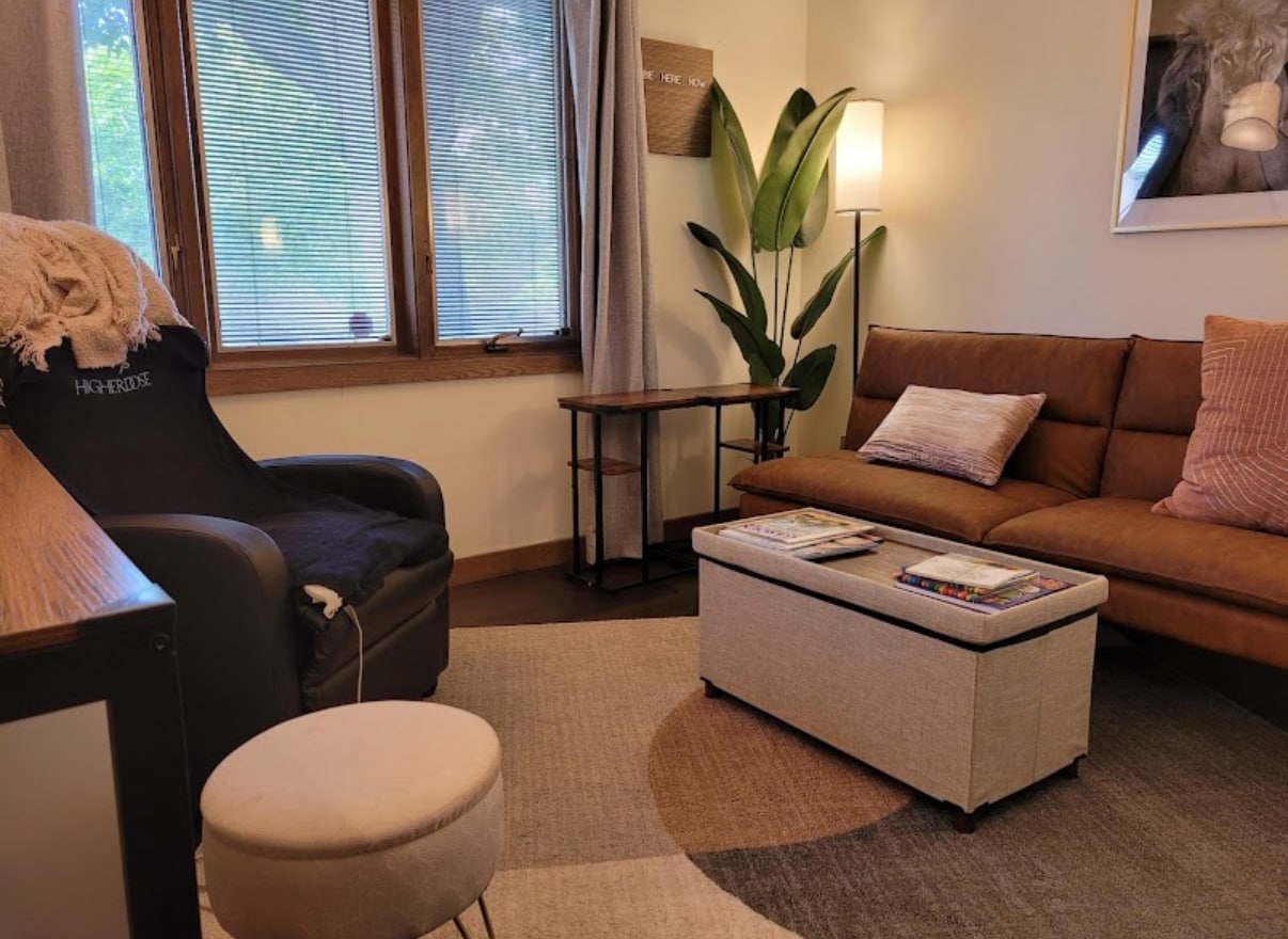 5821 cedar lake Rd, Saint Louis Park, MN for lease Interior Photo- Image 1 of 1