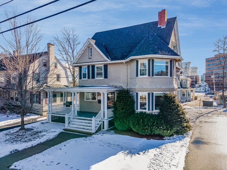 17 Whitney Rd, Quincy, MA 02169