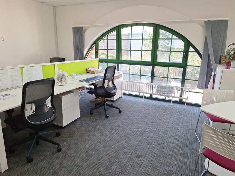 Bourne Court, Southend Rd, Woodford Green for lease - Building Photo - Image 2 of 5