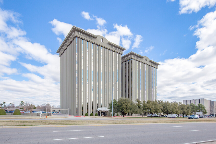 2601 NW Expressway, Oklahoma City, OK for lease - Building Photo - Image 1 of 4