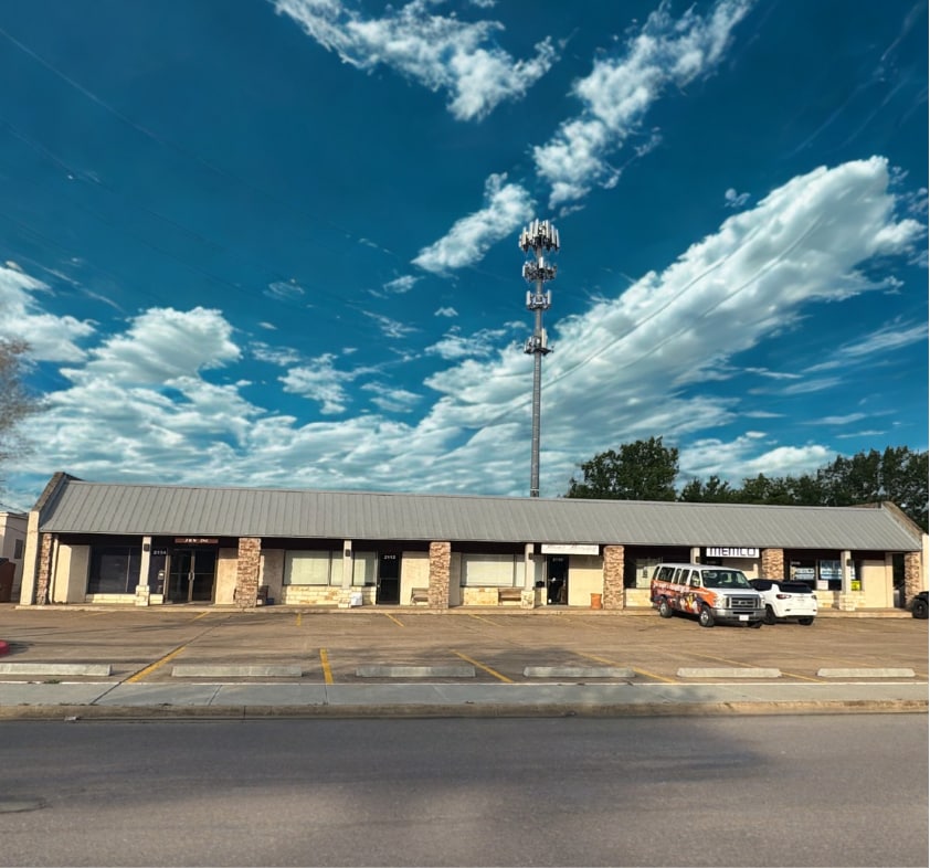 2108 Southwood Dr, College Station, TX for lease Primary Photo- Image 1 of 7