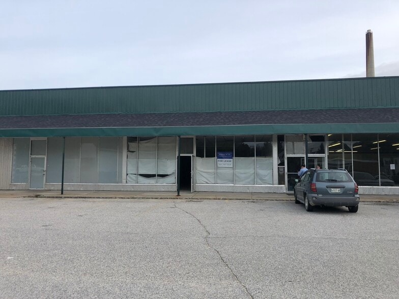 1-36 Main St, Mexico, ME for lease - Building Photo - Image 3 of 5