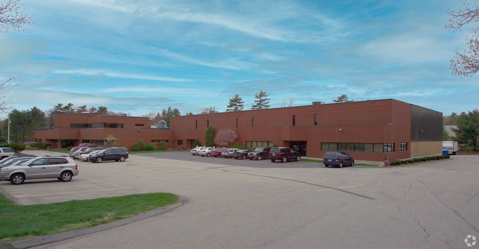 300 Myles Standish Blvd, Taunton, MA for lease - Building Photo - Image 1 of 7