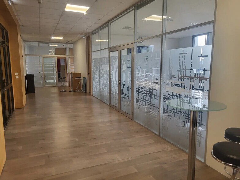 16 Quai Ernest Renaud, Nantes for lease - Interior Photo - Image 2 of 23