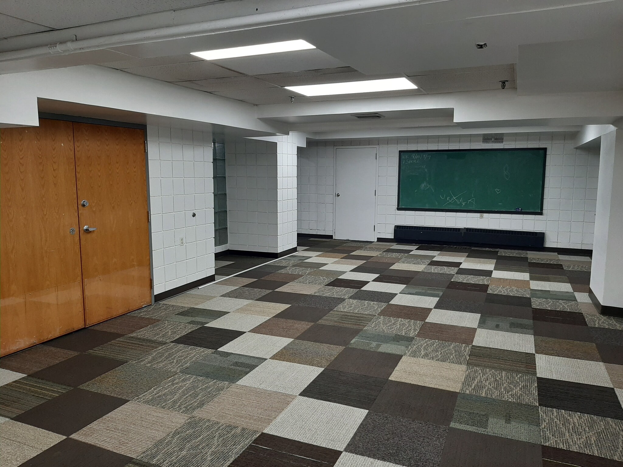 5877 Commerce St, Pittsburgh, PA for lease Interior Photo- Image 1 of 3